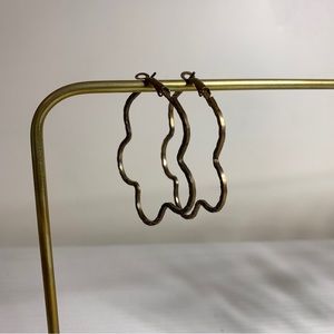 Bronze mod minimal flower shaped hoop earrings